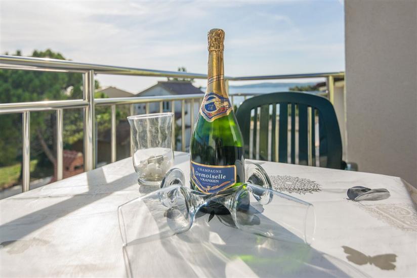 Apartment A1, for 5 persons