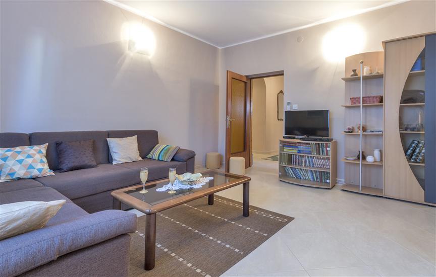 Apartment A1, for 8 persons