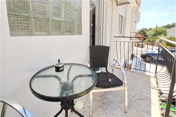 Room S1, for 2 persons