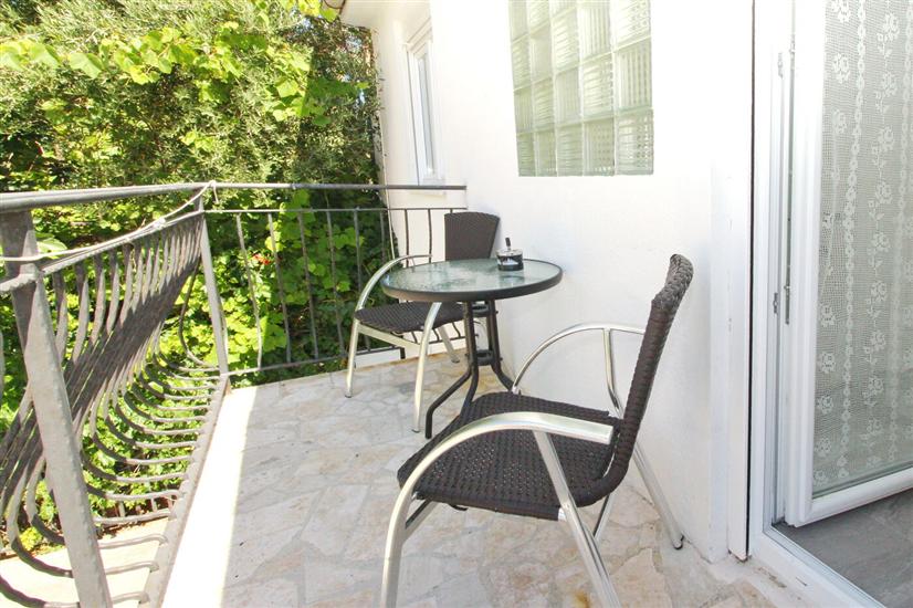 Room S1, for 2 persons