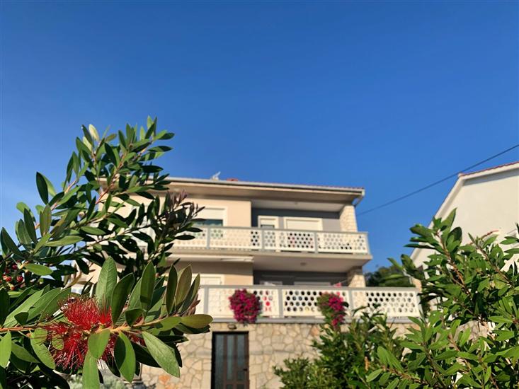 Apartment Rozi with Sea View