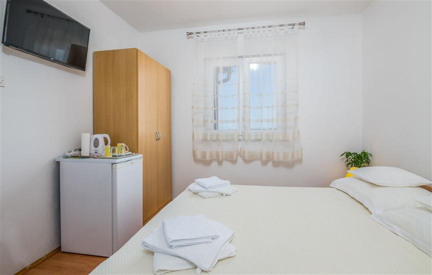 Room S1, for 2 persons