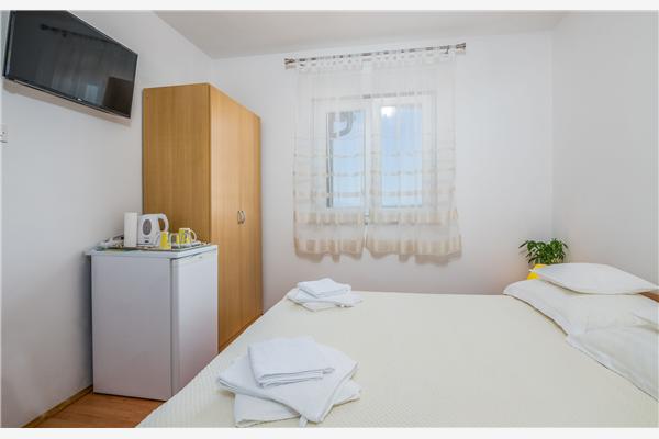 Room S1, for 2 persons