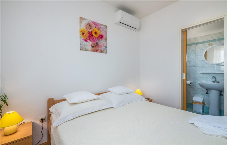 Room S1, for 2 persons