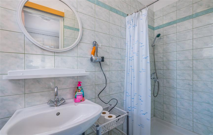 Room S1, for 2 persons