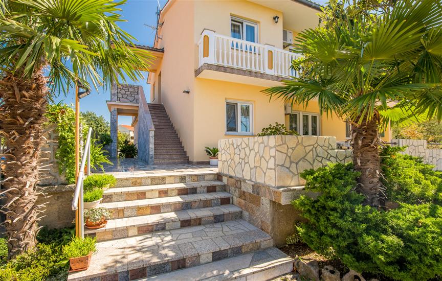 Room S1, for 2 persons