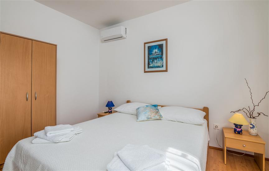 Room S2, for 2 persons