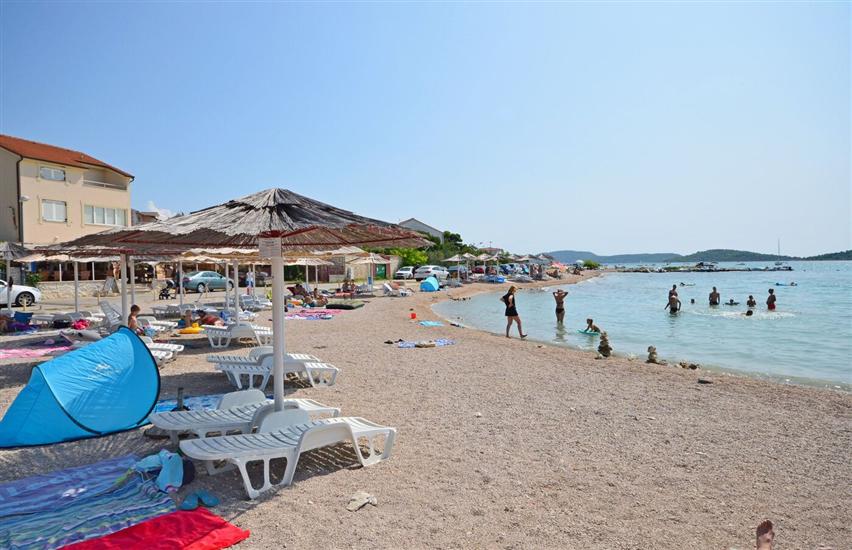 Apartment Robyn on the beach