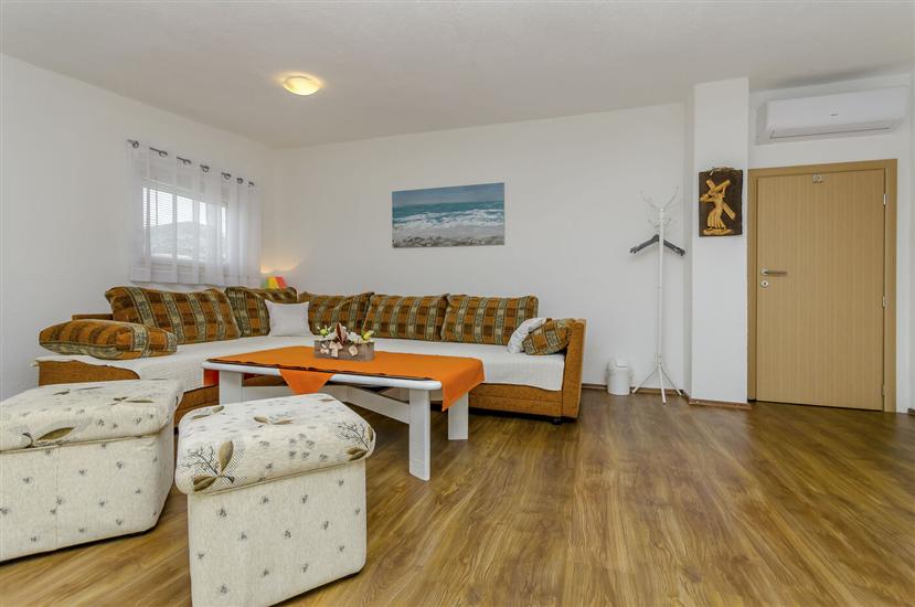 Apartment A1, for 6 persons