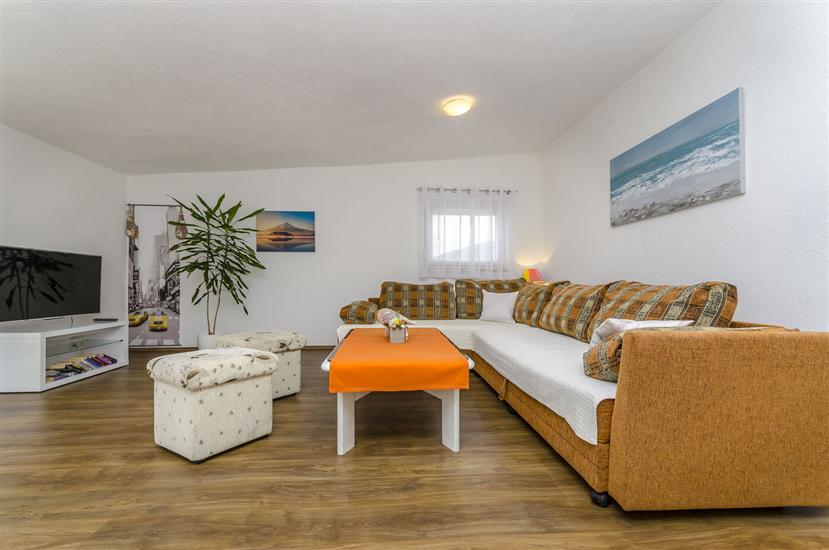 Apartment A1, for 6 persons