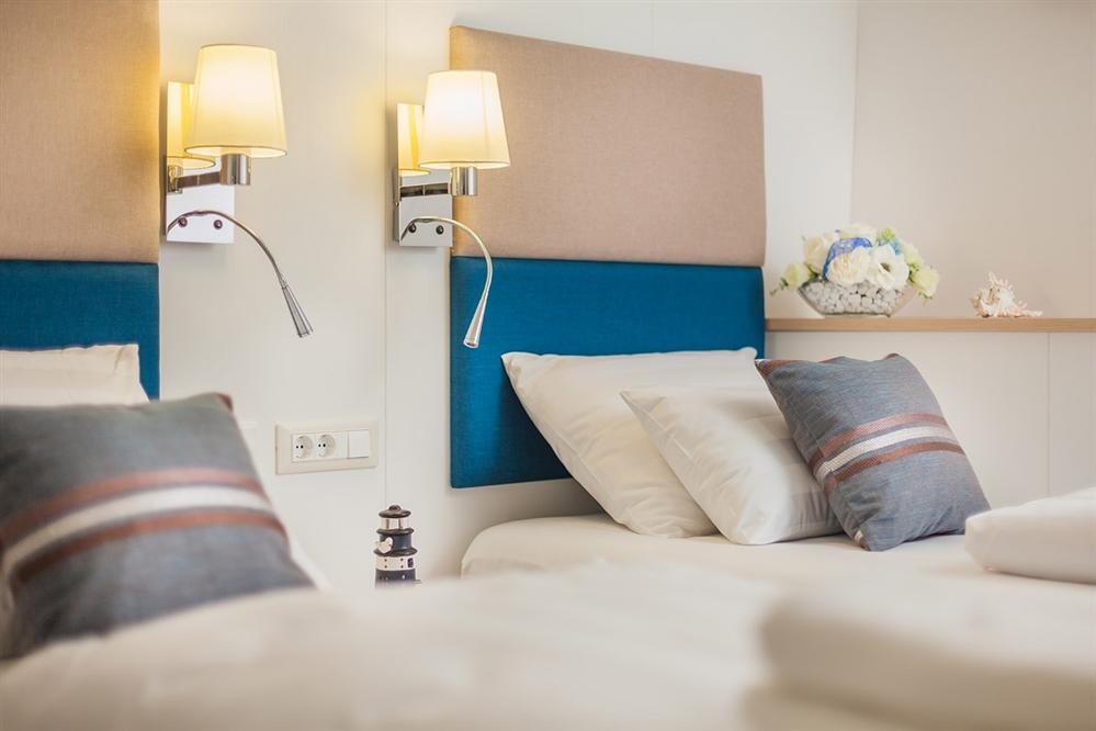 4747ab6b0849a3e8aceabe41b3d9a791-original