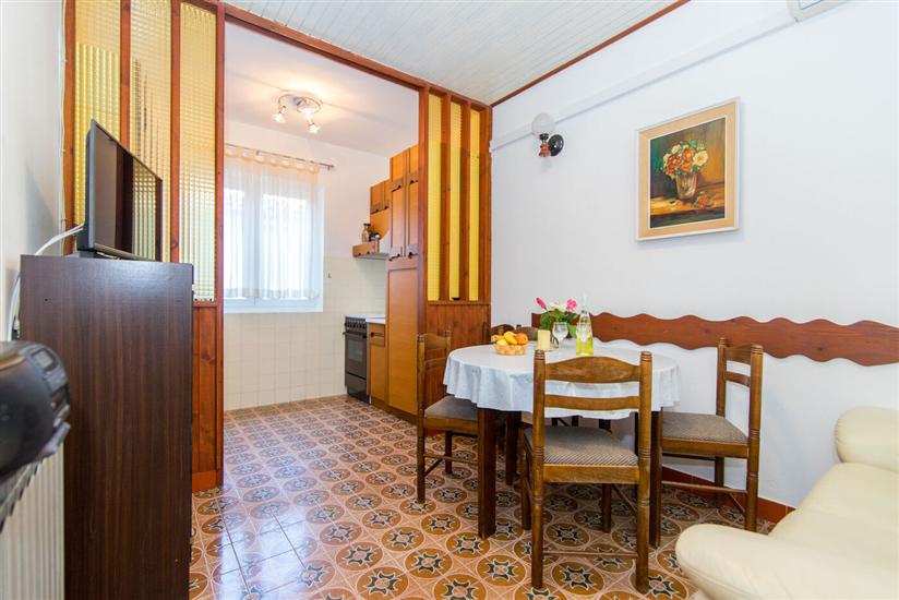 Apartment A1, for 5 persons