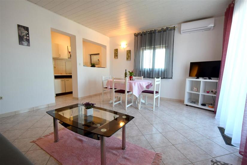 Apartment A2, for 6 persons