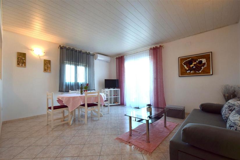 Apartment A2, for 6 persons