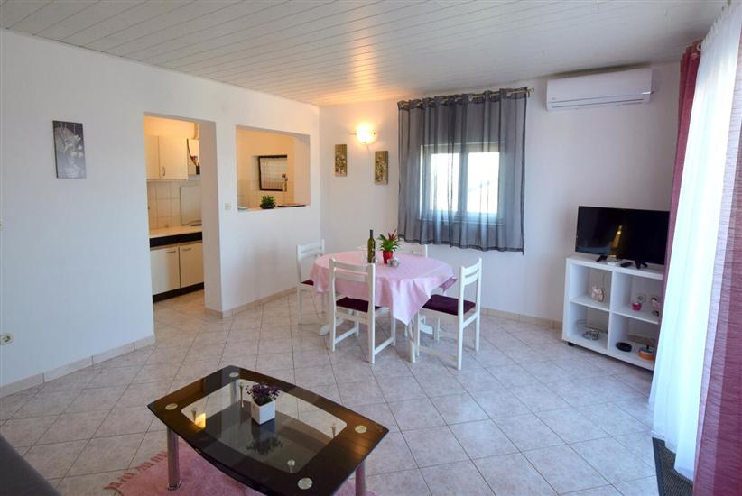 Apartment A2, for 6 persons