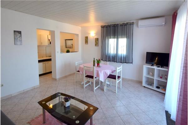 Apartment A2, for 6 persons