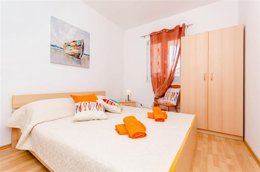 Apartment A1, for 5 persons