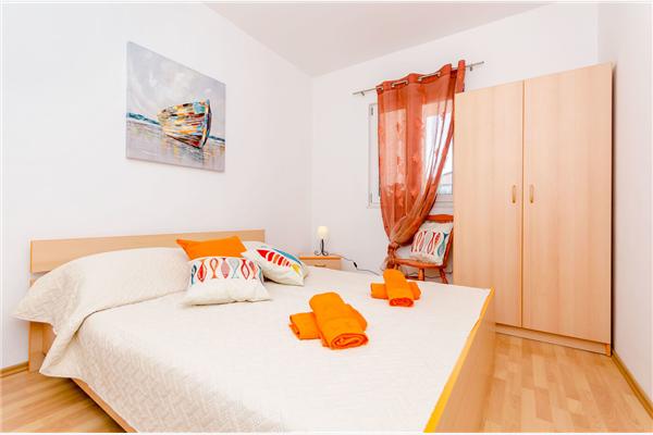 Apartment A1, for 5 persons