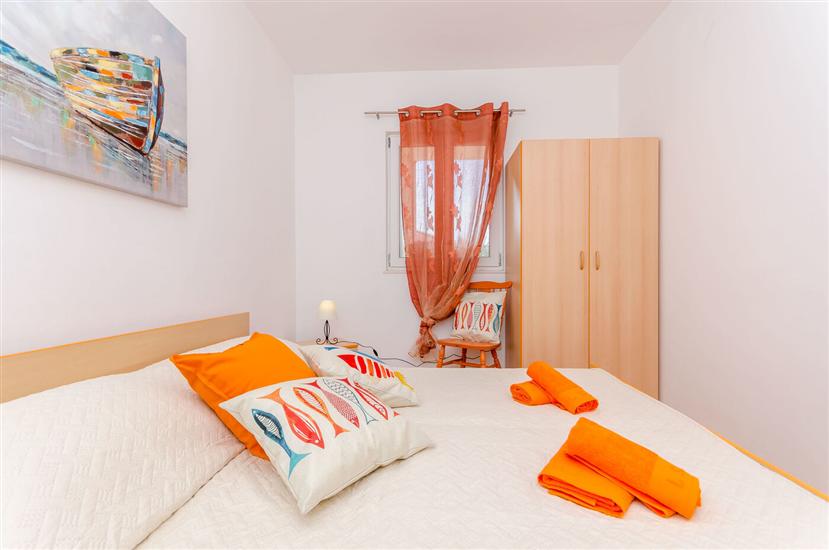 Apartment A1, for 5 persons