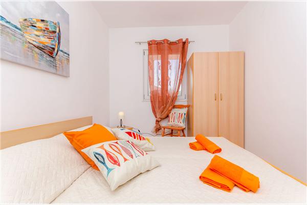 Apartment A1, for 5 persons