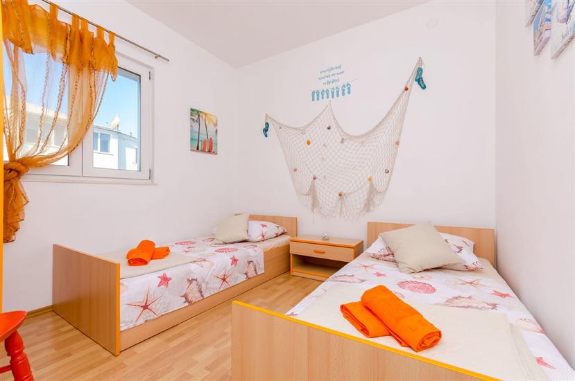Apartment A1, for 5 persons