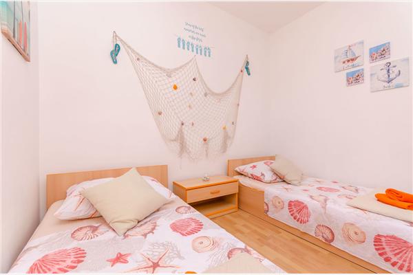 Apartment A1, for 5 persons