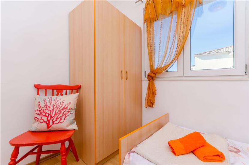 Apartment A1, for 5 persons