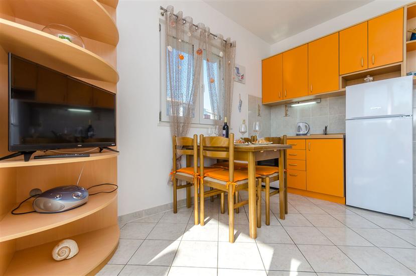 Apartment A1, for 5 persons
