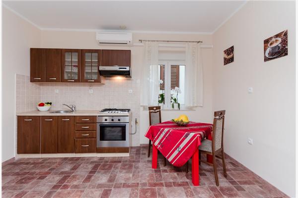 Apartment A1, for 5 persons