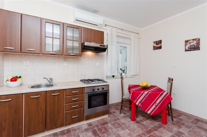 Apartment A1, for 5 persons