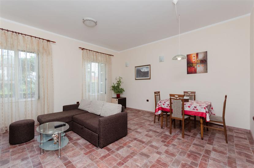 Apartment A1, for 5 persons