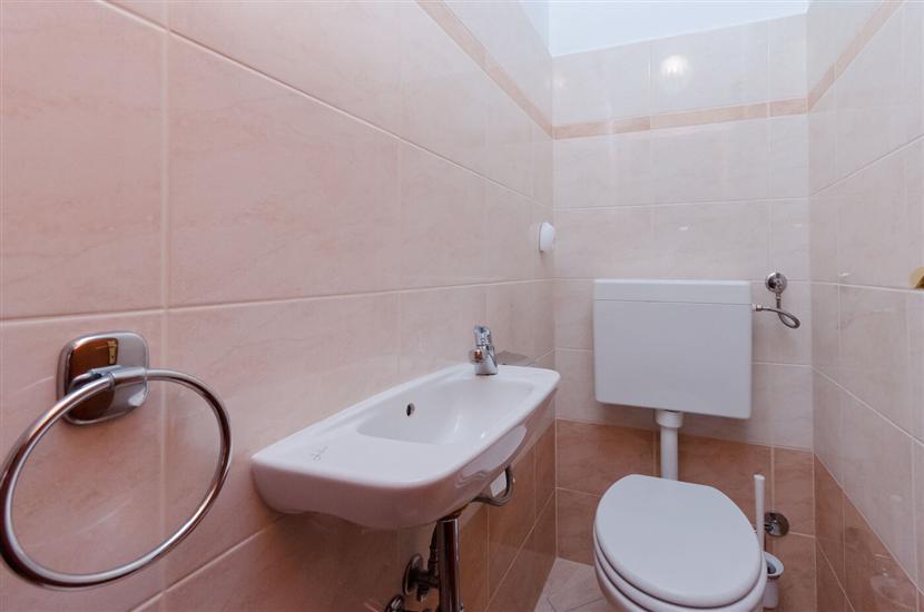 Apartment A1, for 5 persons