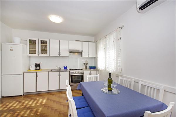 Apartment A1, for 6 persons