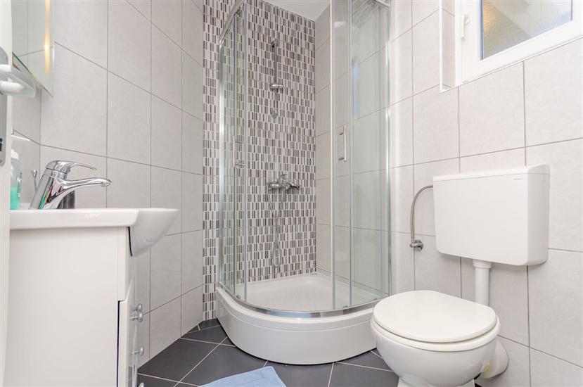 Apartment A2, for 6 persons