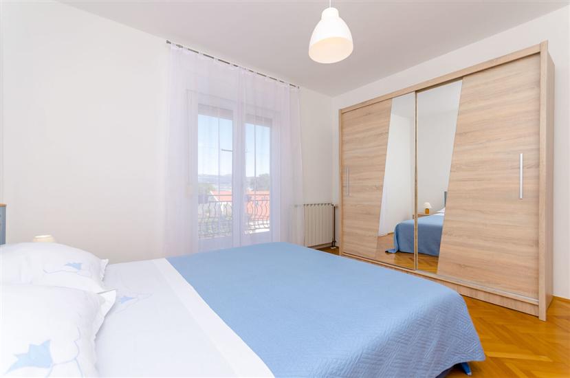 House K1, for 12 persons