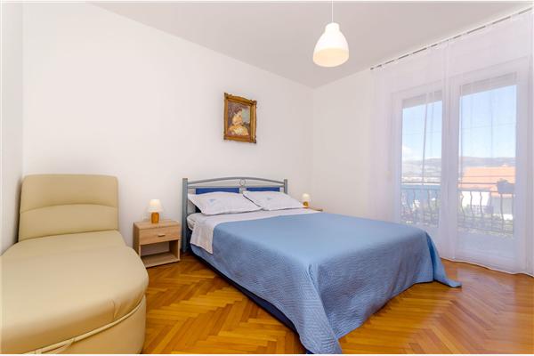 House K1, for 12 persons