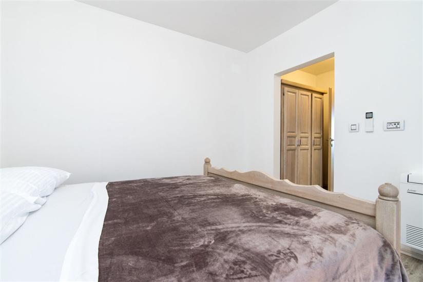 Apartment A2, for 6 persons