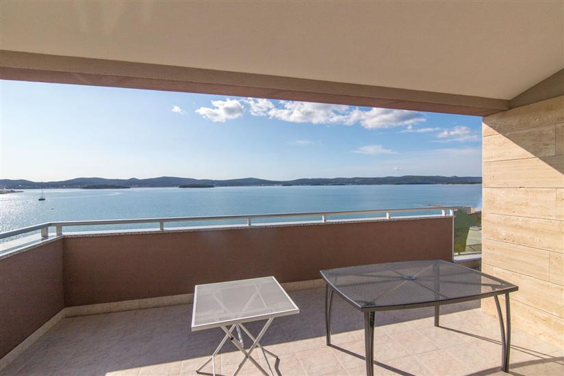 Apartment A3, for 6 persons