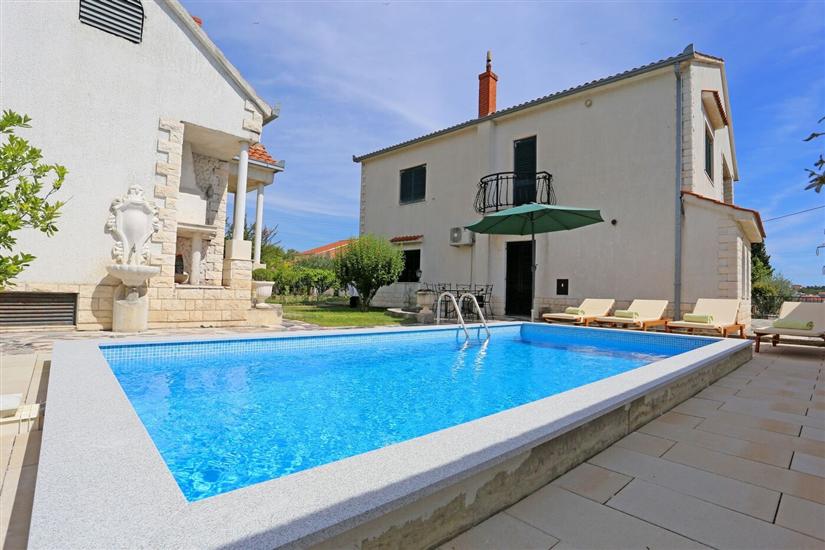 Appartamento Ana with private pool