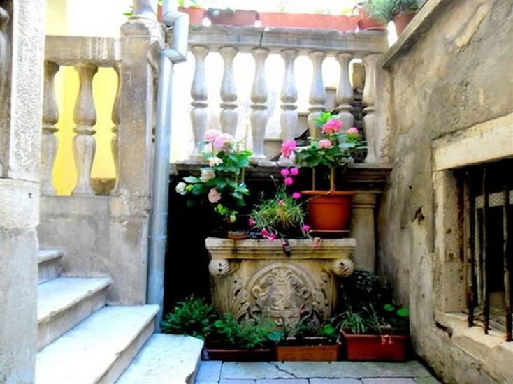 Apartment Nikolina Old town