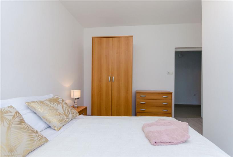 Apartment A1, for 5 persons