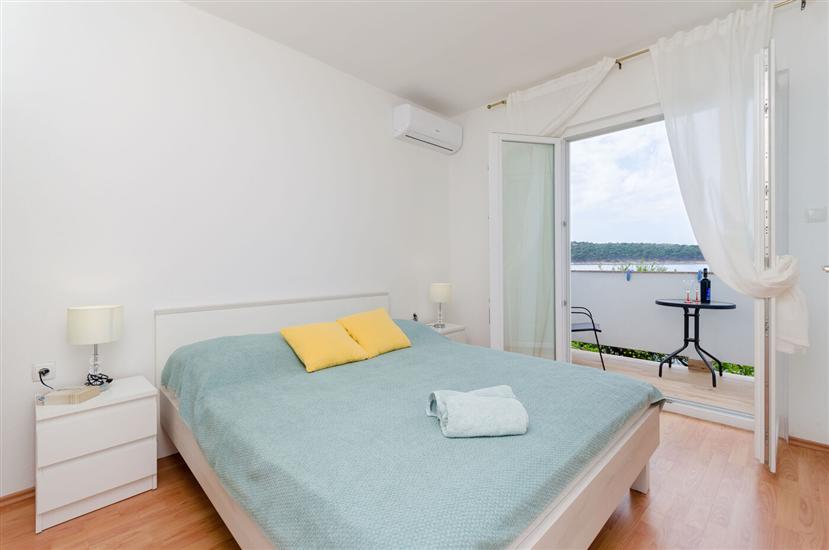 Room S2, for 2 persons