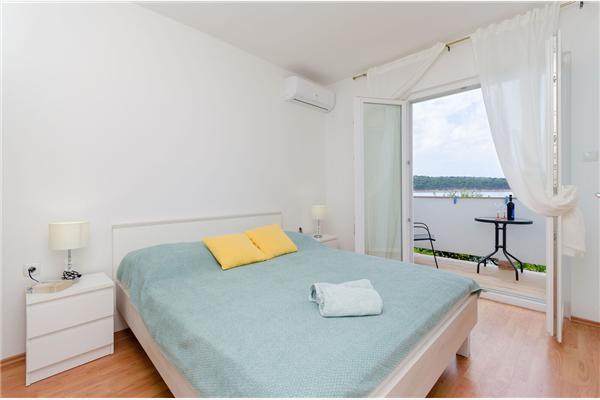 Room S2, for 2 persons