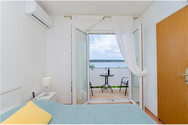 Room S2, for 2 persons