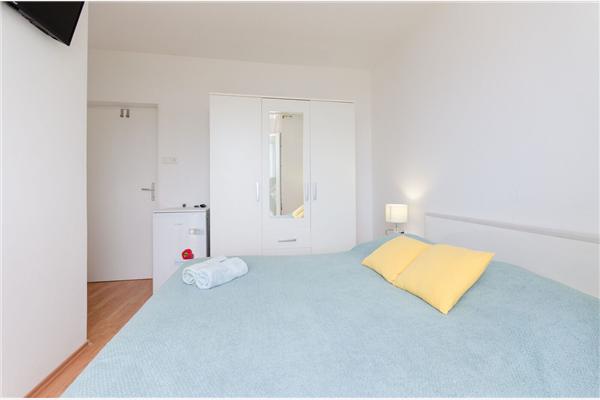 Room S2, for 2 persons