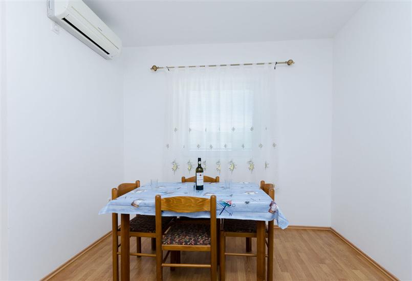 Apartment A4, for 4 persons