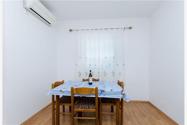 Apartment A4, for 4 persons