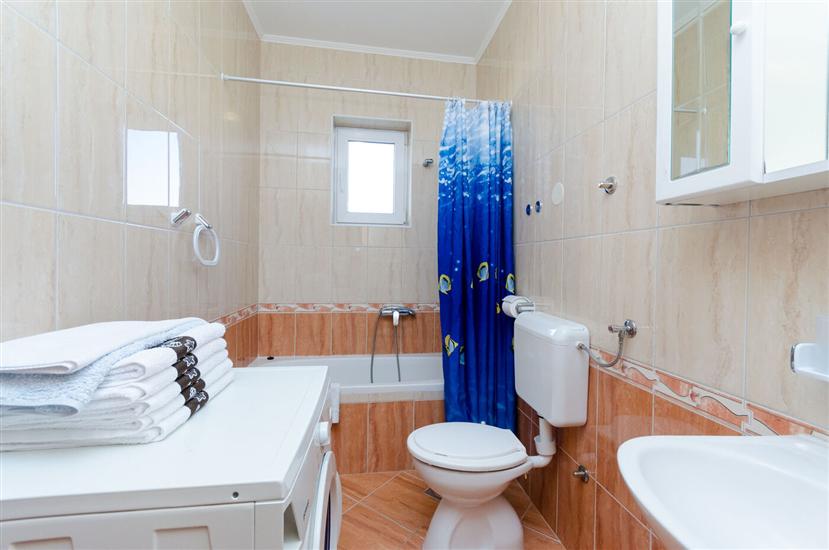 Apartment A6, for 6 persons