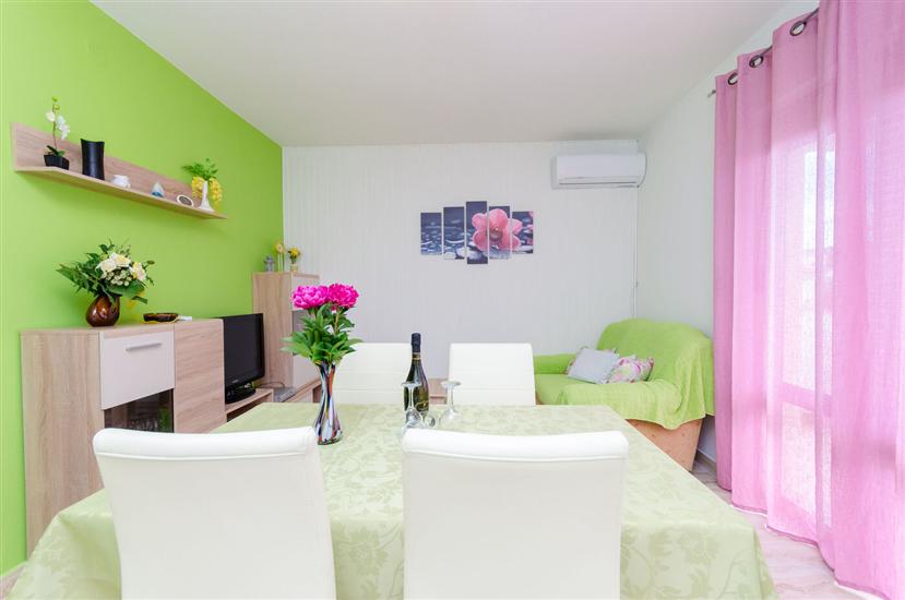 Apartment A1, for 5 persons
