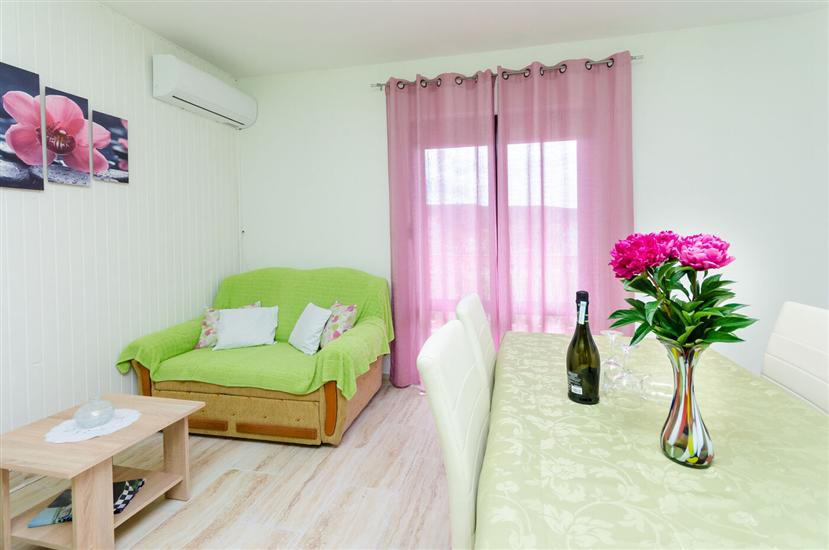 Apartment A1, for 5 persons